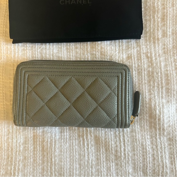 Chanel Caviar Small Boy Wallet - Picture 4 of 14